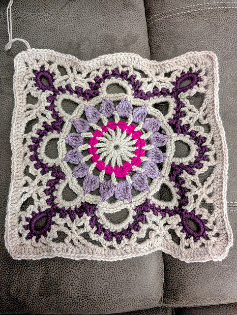 Clas Top – Granny Square Crochet Pattern