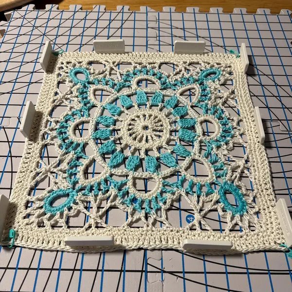 Clas Top – Granny Square Crochet Pattern