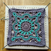 Clas Top – Granny Square Crochet Pattern