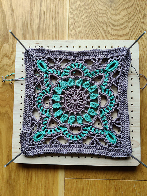 Clas Top – Granny Square Crochet Pattern